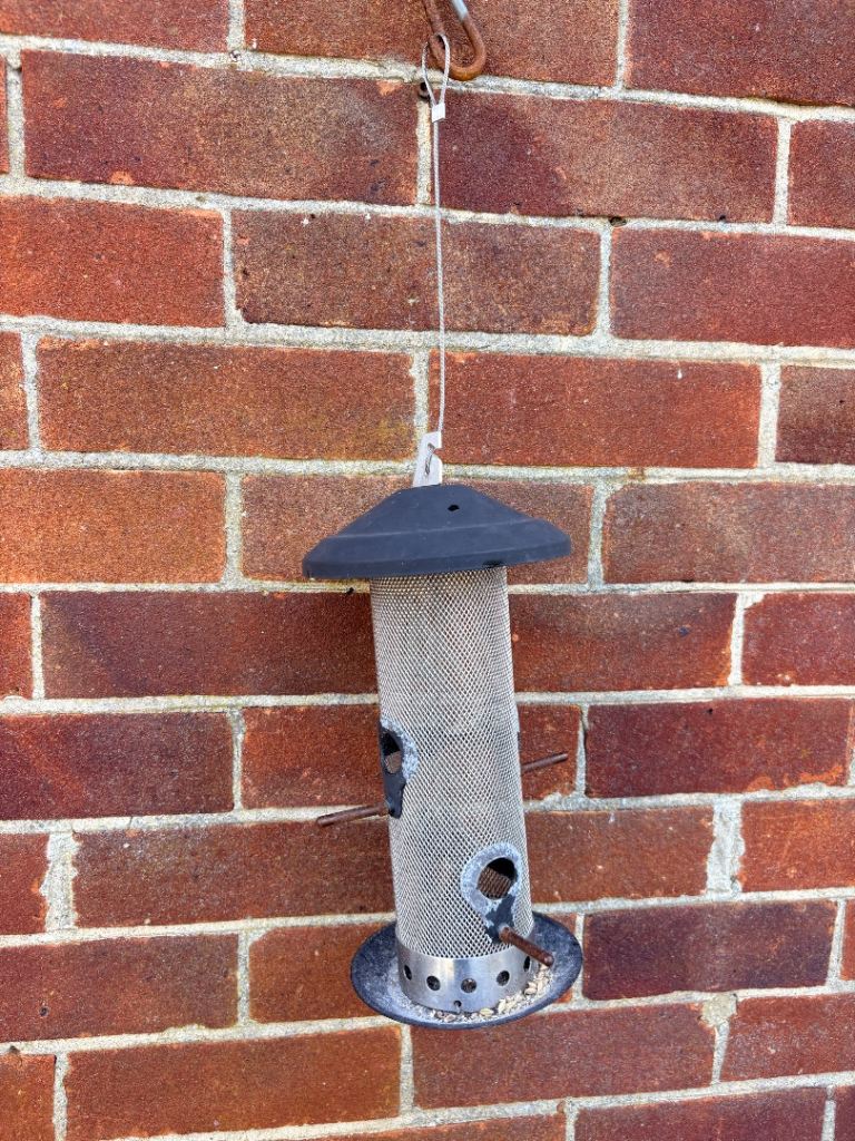 All metal bird feeder