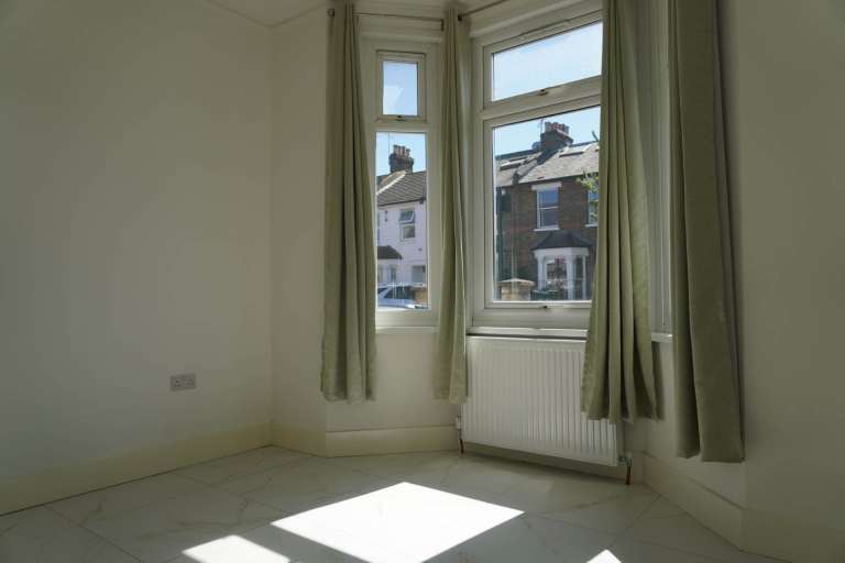 1 bedroom in Endsleigh Road, London