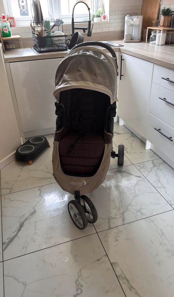 City Jogger Mini Pram
