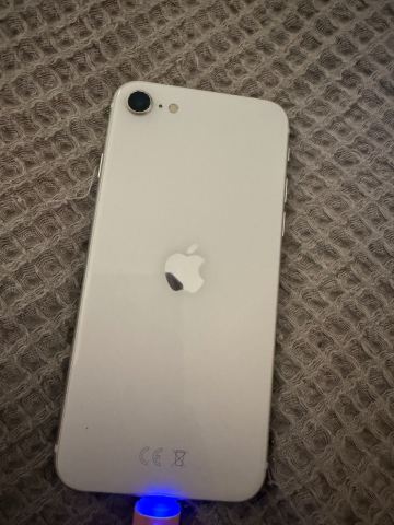 Apple iPhone SE 2022 model gen 3 white 128gb , £60.00 for Sale in