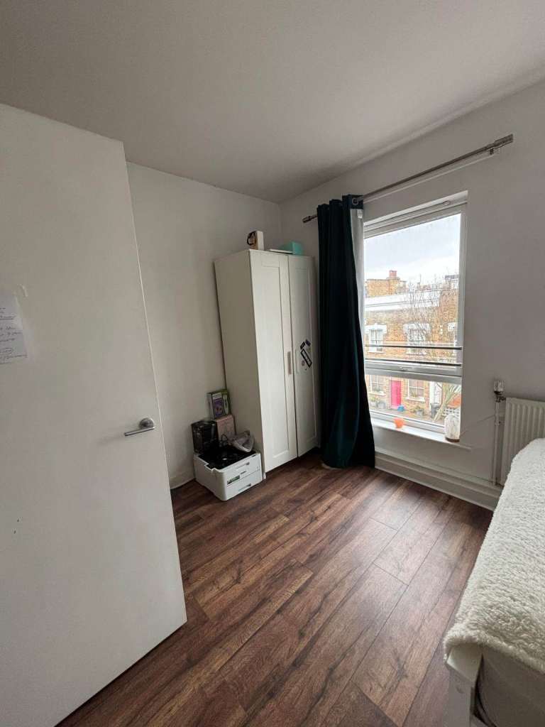 Downsizing from 4 bed to 2/3 bed