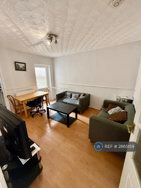 3 bedroom house in Grange Avenue, Reading, RG6 (3 bed) (#2865159)