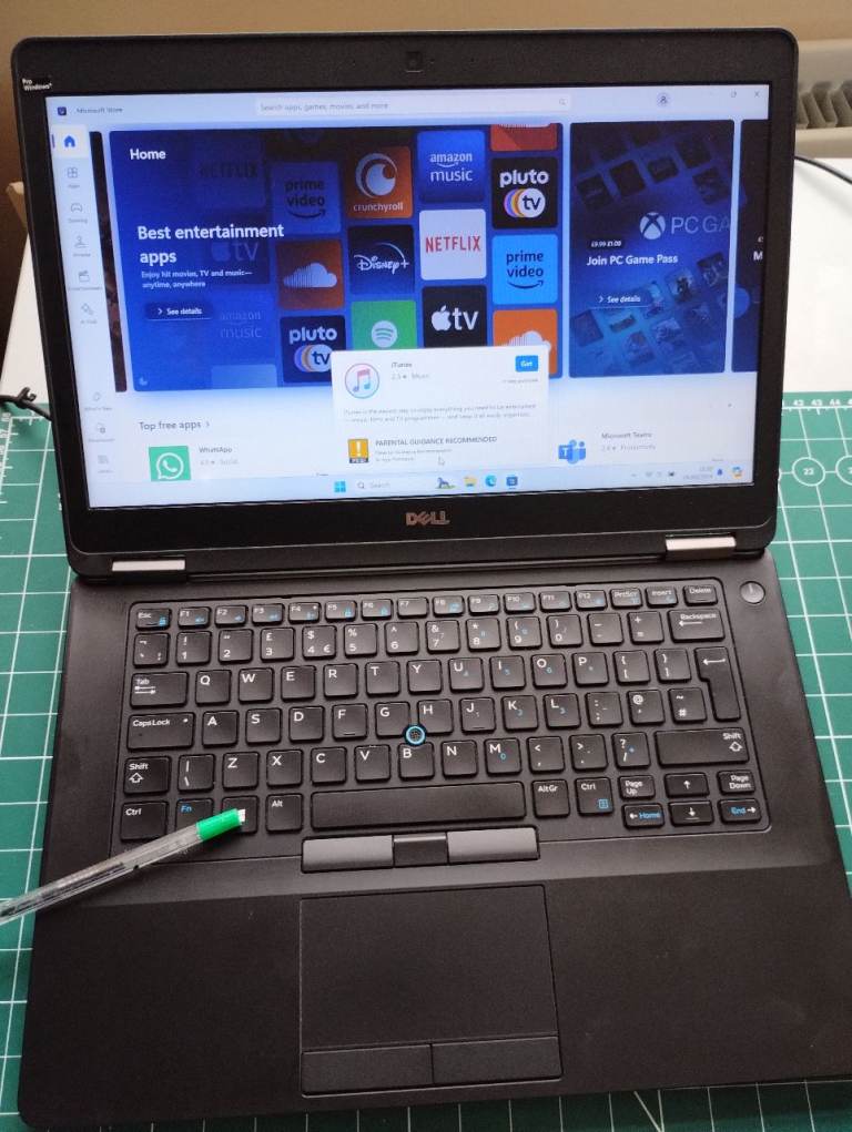 Dell Windows 11 laptop. Backlit keyboard. FULL MS OFFICE. 8GB RAM, i5, 256GB SOLID STATE DRIVE. 