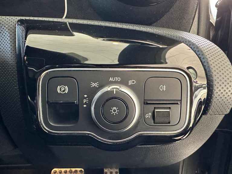 Mercedes-Benz A180 1.3 Petrol AMG Line (Executive) 7G-DCT