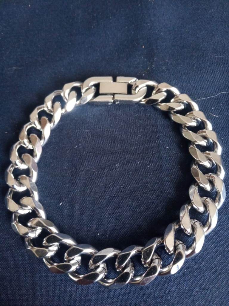 8 inch chunky Silver plated Bracelet - brand New