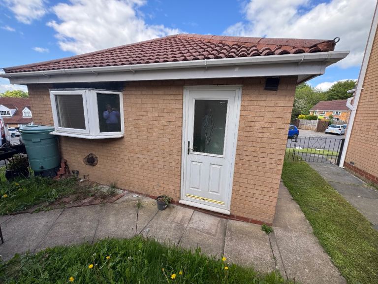 Studio to let all bills included in Bradford 