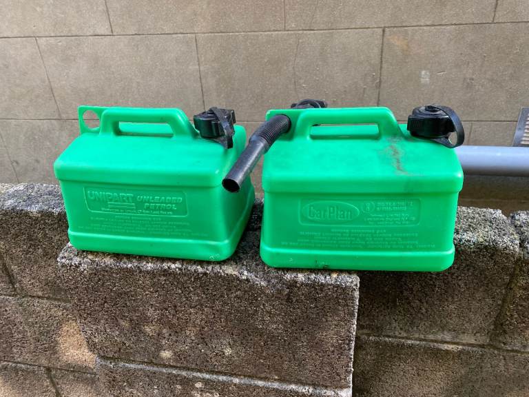 2 x 5l Plastic Petrol Cans Carplan Unipart