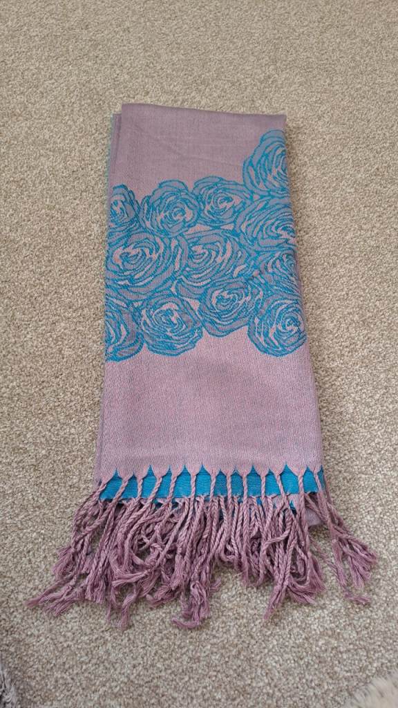 100% cashmere scarf / shawl
