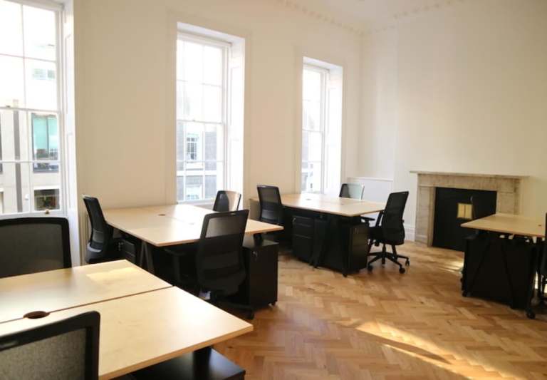 Serviced Suites To Rent WC1A For 3 to 100 Desks - Private Offices in Holborn -