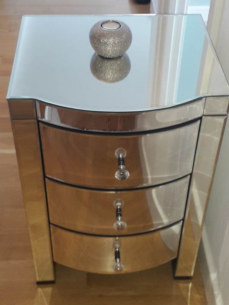 Awesome  mirrored bedside