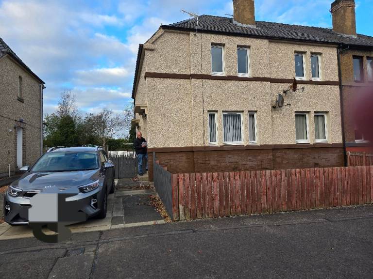 2 bedroom upper 4 in a block for swap