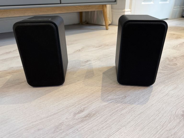 Pair of Bluetooth speakers - like new 