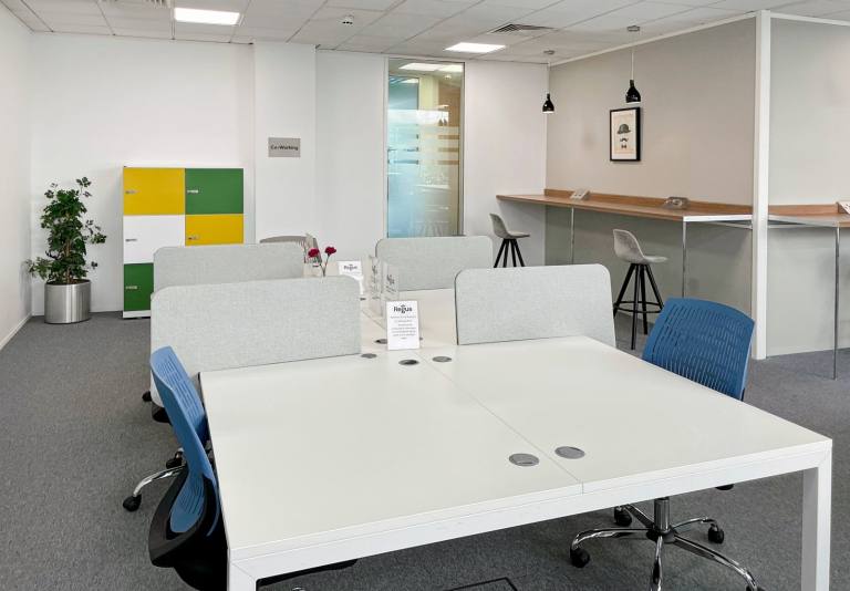 Bracknell - RG12 1WA \ Desk Space Available in a Coworking Environment