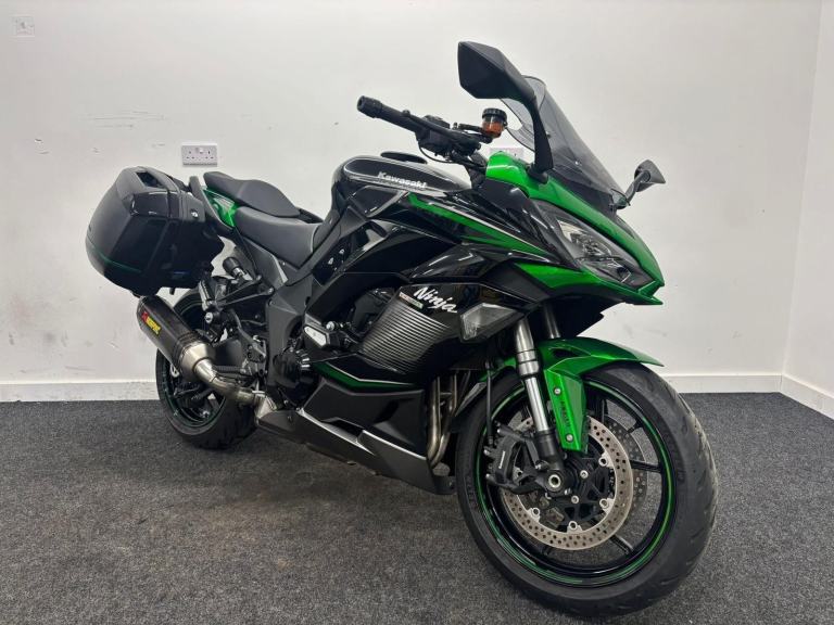 KAWASAKI Z1000SX ** 12 MONTHS MOT -  AKRAPOVIC EXHAUST - CRUISE CONTROL **
