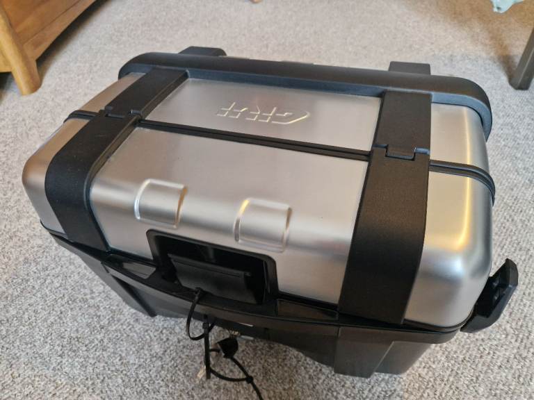 Givi Trekker 46l topbox 