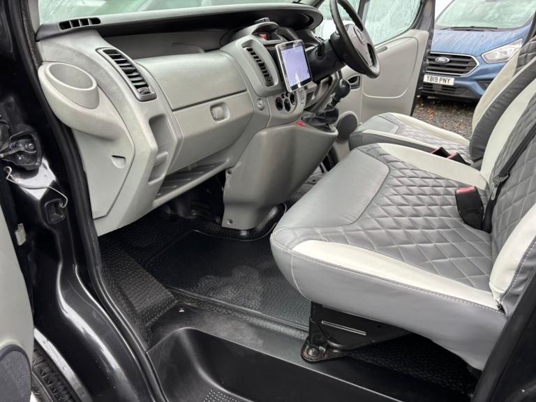 Vauxhall vivaro 2 berth camper 5 seats and 5 belts in good condition 