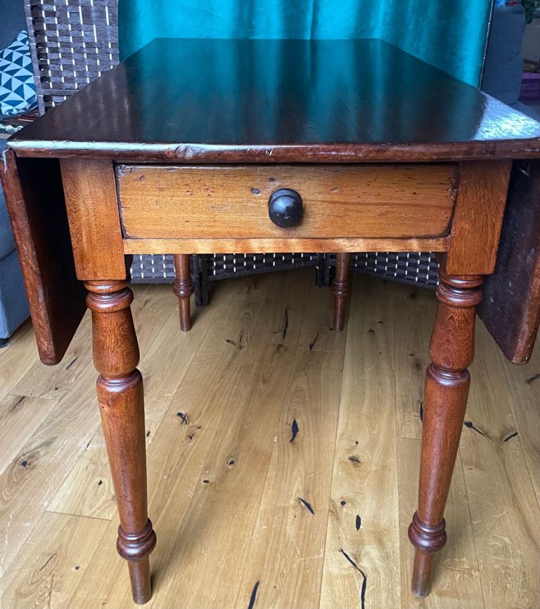 Antique Pembroke extendible table 