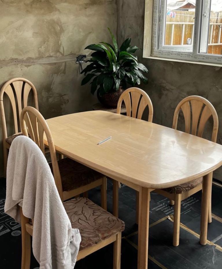 Dining table 6 chairs included 