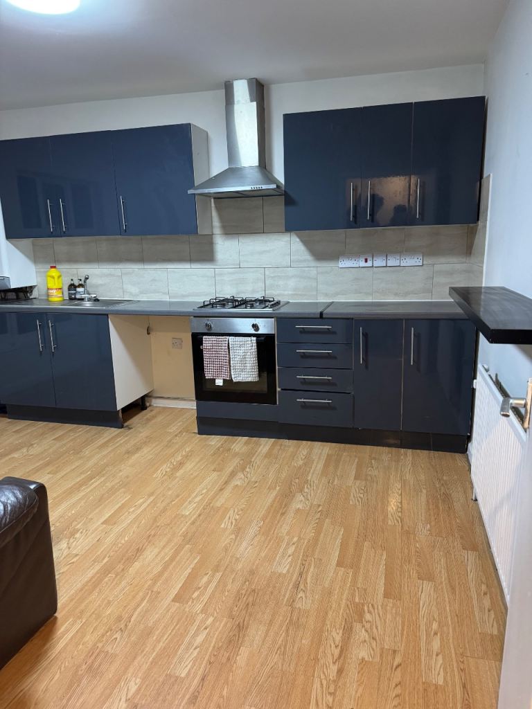 2 BEDROOM WELL FURNISHED SPACIOUS FLAT AVAILABLE ALL BILLS CAN BE INCLUDED NN3 