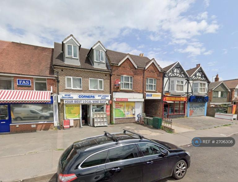 2 bedroom flat in Nutfield Road, Merstham, Redhill, RH1 (2 bed) (#2706308)