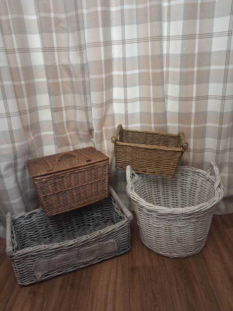 Collection of wicker baskets 