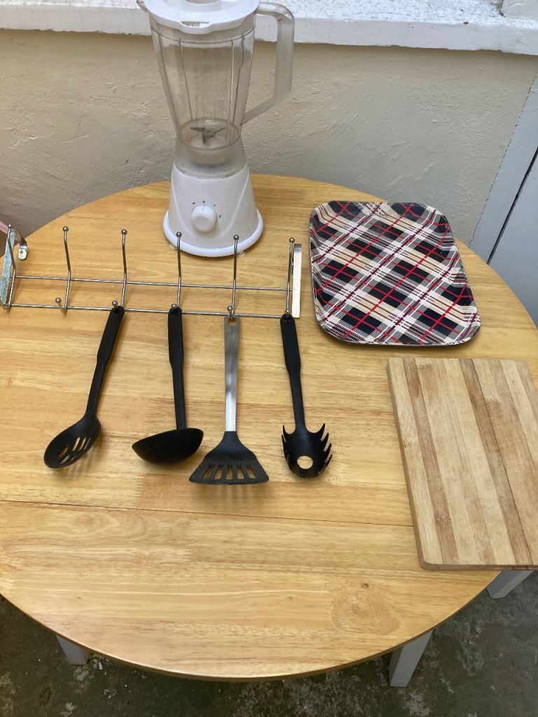 New Blender plus kitchen utensils just £10