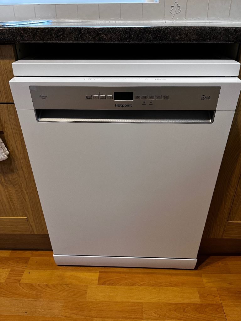 Hotpoint H7F HP33 Dishwasher