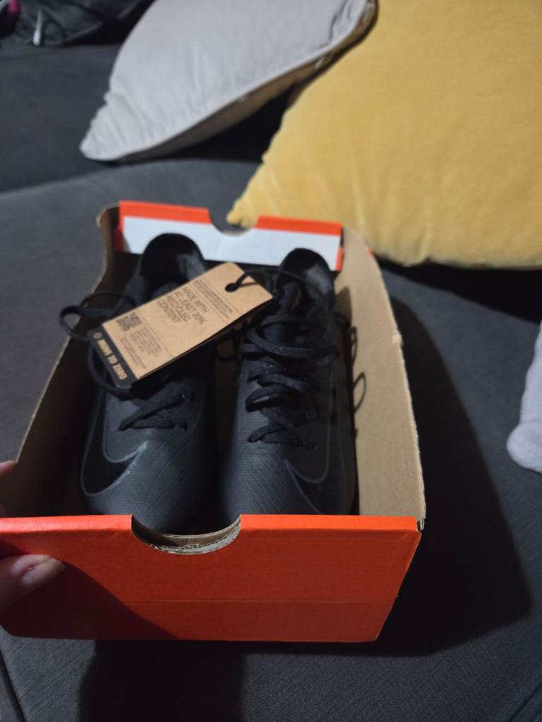 New with tags, size 5,footabll boots