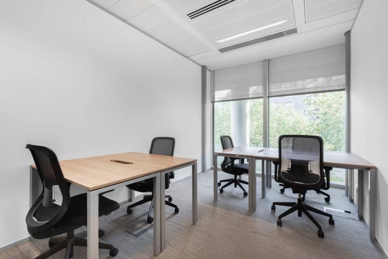 London - SE1 2RE \ Ready-to-Use Office Space with 5 Desks