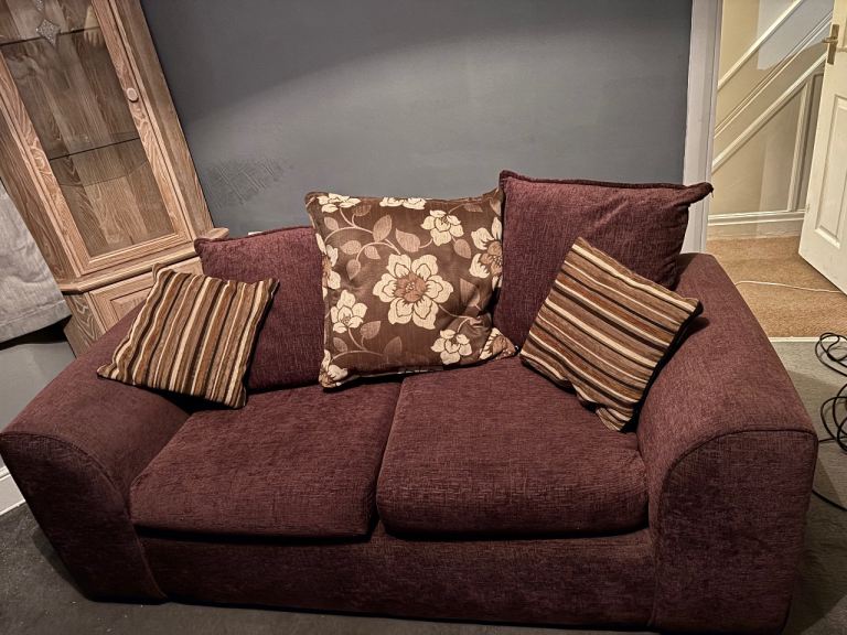 Brown 3‐Seater Sofa + Scatter Cushions – Bargain