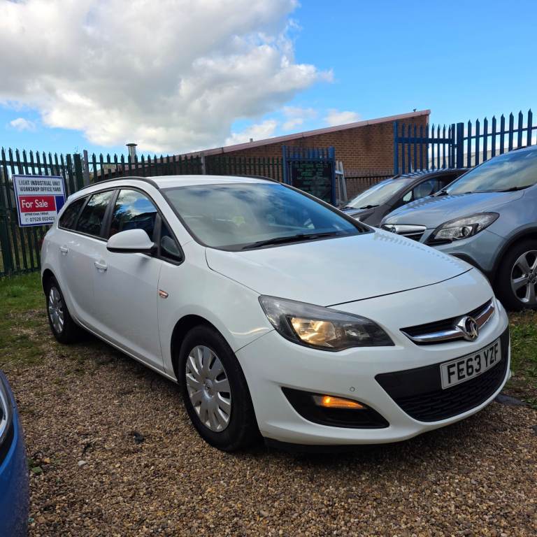 VAUXHALL ASTRA J ESTATE EXCLUSIV FACELIFT MODEL 1.7 DIESEL 110 BHP YEAR 2013 £20 ROAD TAX HPI CLEAR!