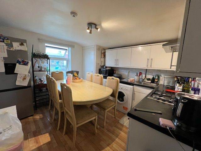 2 Bedroom First Floor Flat To LET Blythewood Road Goodmayes IG3 8SJ