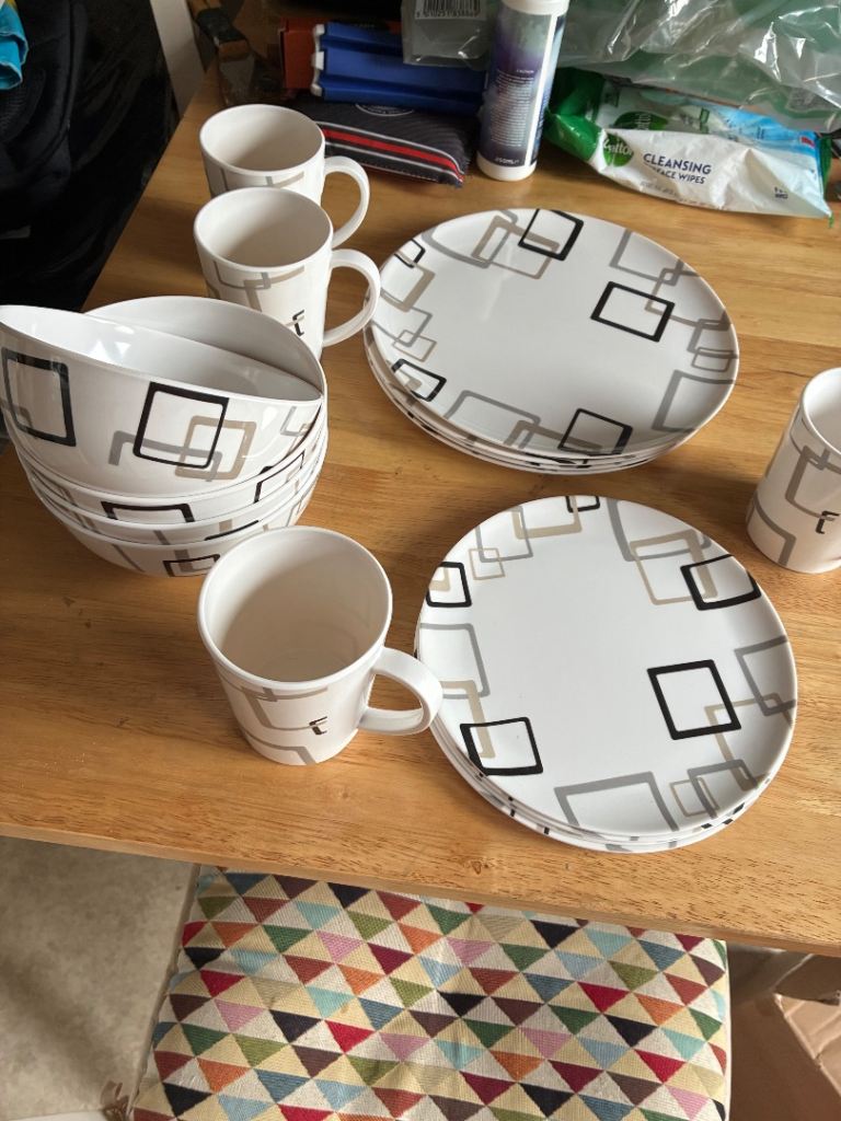 Melamine Dinnerware Set, Good Condition