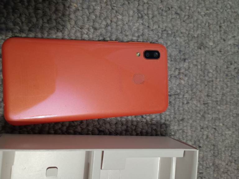 Like New Samsung Galaxy A20e Dual SIM 4G 32GB Unlocked, in Coral, Pristine Condition