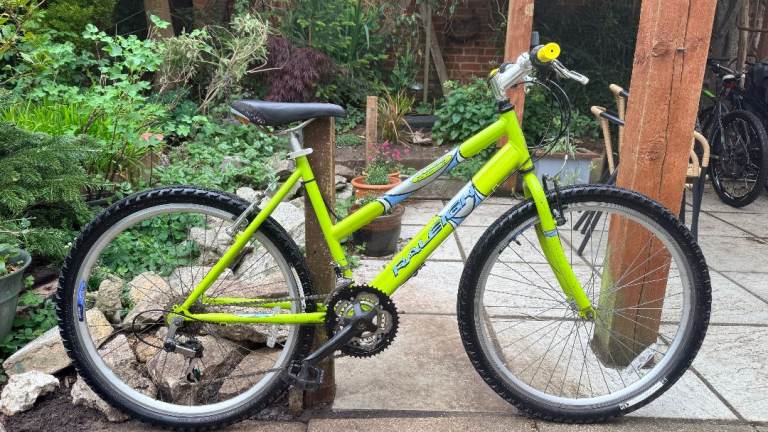 Raleigh Aero Bright Hybrid Bike 