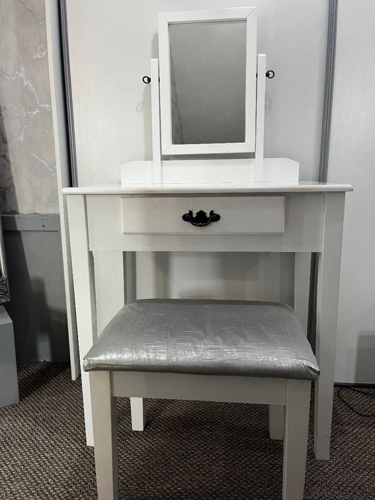 White Dressing Table and Stool with Mirror – Good Condition
