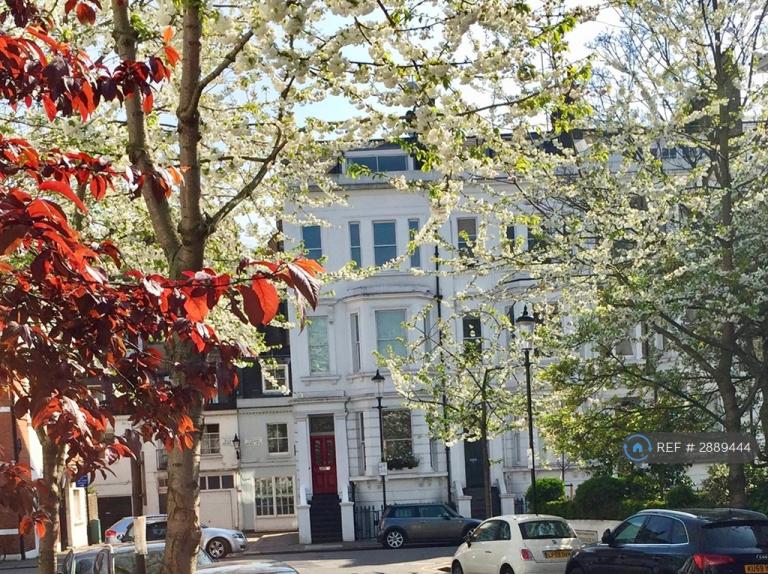 1 bedroom flat in Stratford Road, London, W8 (1 bed) (#2889444)