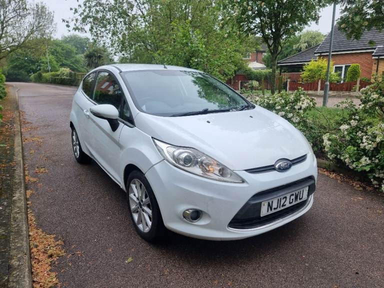 Ford fiesta 1.2 Zetec white smooth runner