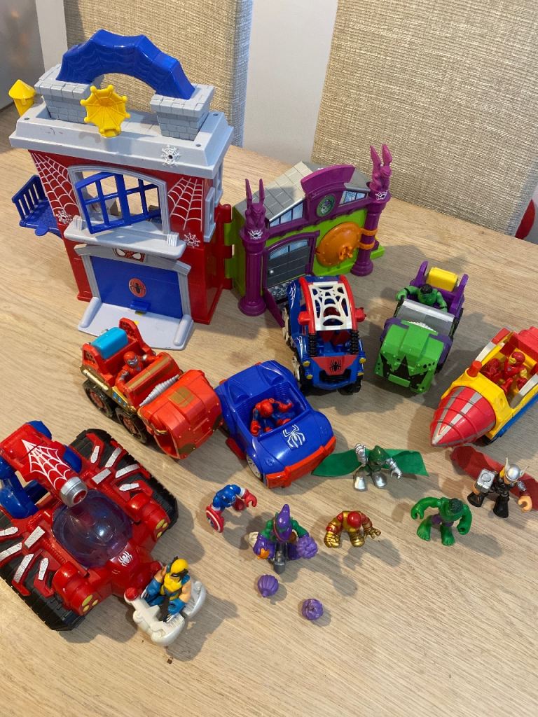 Playskool Marvel Superheroes Spider-Man Play set with Vehicles and Figures – Excellent Condition