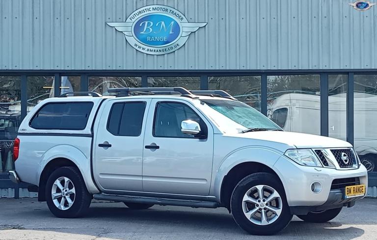 NISSAN NAVARA 2.5 dCi Tekna Silver Manual Diesel 2015