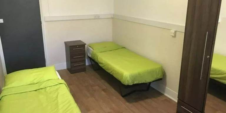 Studio flat share in London for £65/week