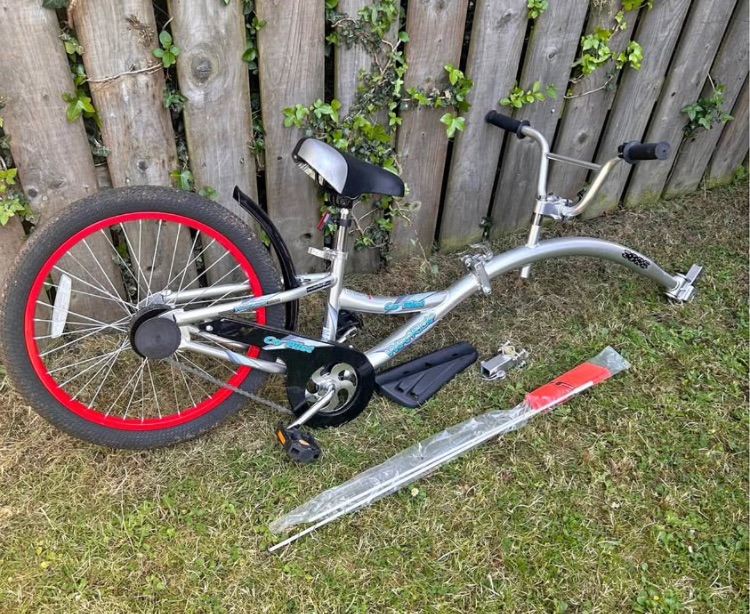weeride copilot single wheel Kids Trailer Bike / Tag-Along – Silver and Red, Good Condition