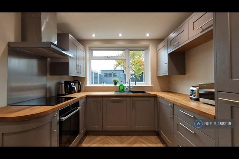 3 bedroom house in The Crescent, Stapleford, Nottingham, NG9 (3 bed) (#2882116)
