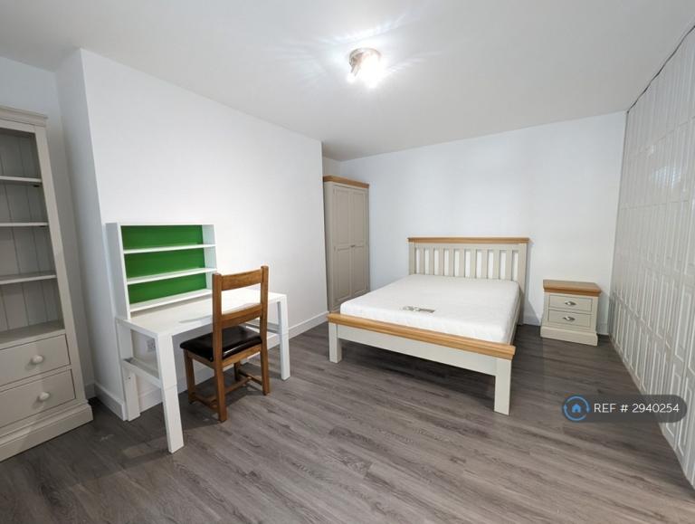 2 bedroom flat in Chesterfield Buildings, Bristol, BS8 (2 bed) (#2940254)