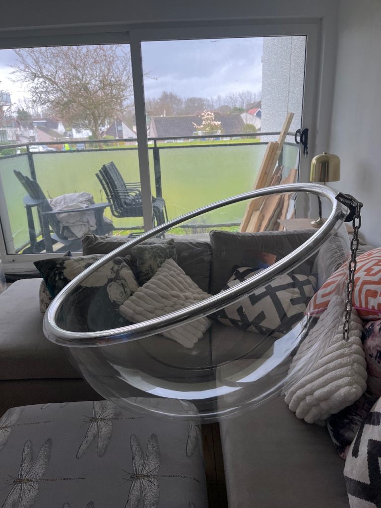 Hanging bubble chair