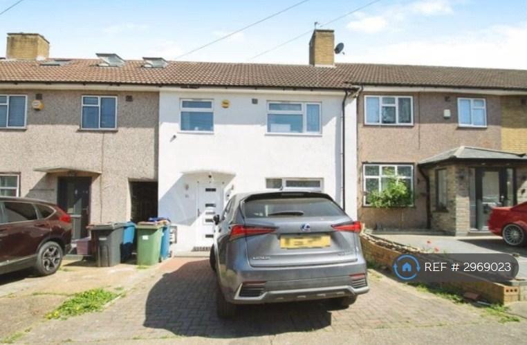 4 bedroom house in Martin Drive, Northolt, UB5 (4 bed) (#2969023)