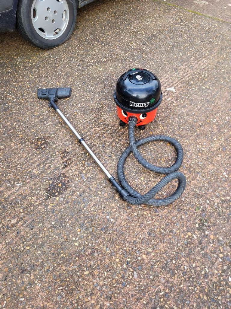 henry hoover in red colour power full good condition and fully working