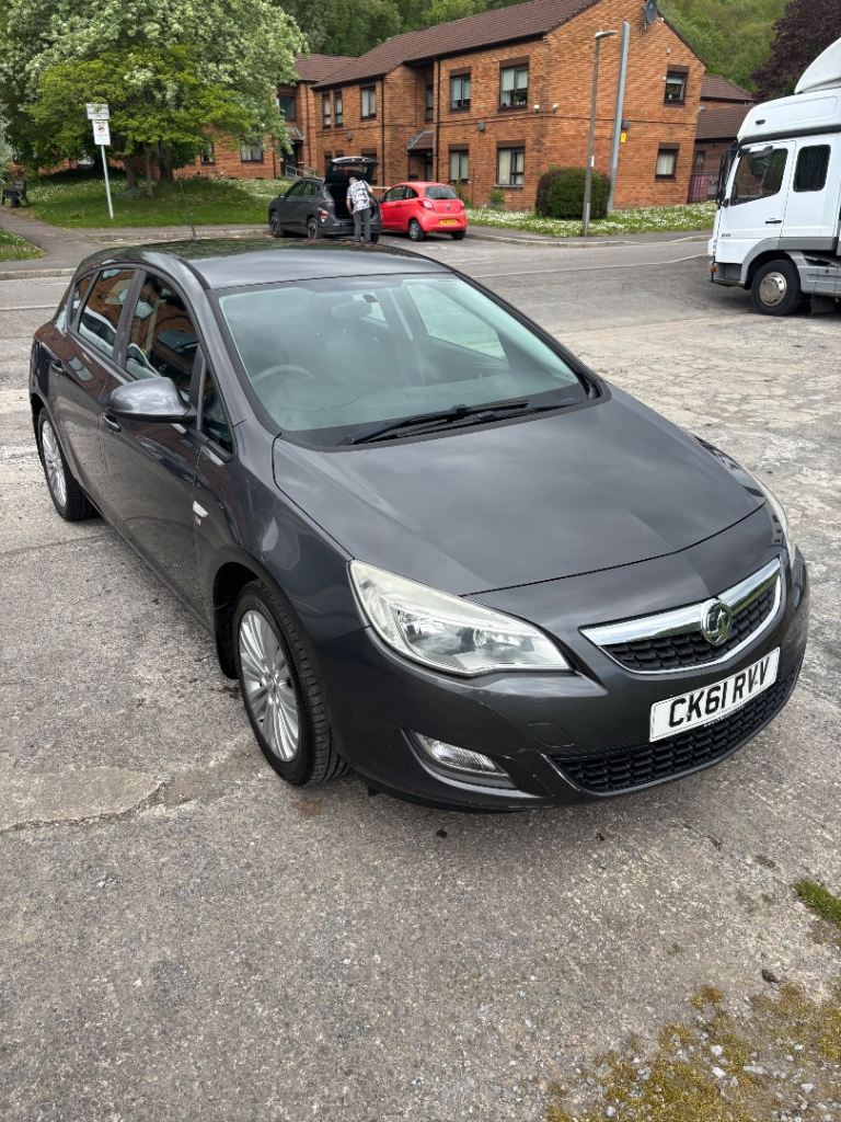 VAUXHALL ASTRA EXCITE, VERY LOW MILEAGE, MOT, BARGAIN, FULL SERVICE HISTORY. 