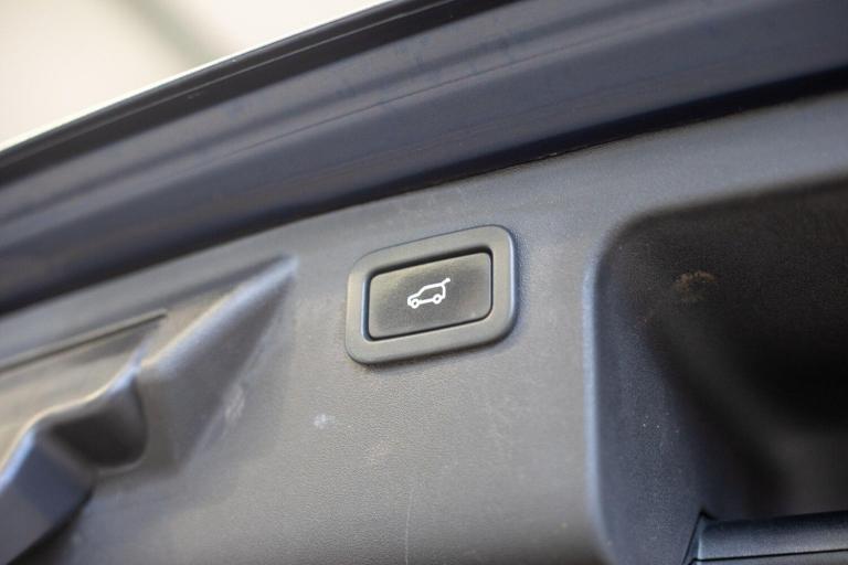 2016 Land Rover Discovery Sport 2.0 TD4 HSE Luxury SUV 5dr Diesel Auto 4WD Euro 6 (s/s) (180 ps) ...