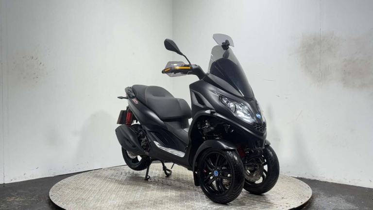 Piaggio MP3 HPE SPORT 2022 3K TRIKE 3 WHEELER SCOOTER CAR LICENCE 300CC